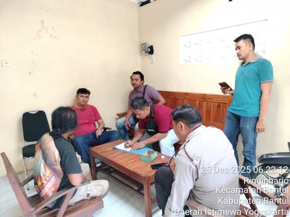 WECH GEGARA MENYAPA SEORANG WANITA MALAH DITUSUK SEJAM