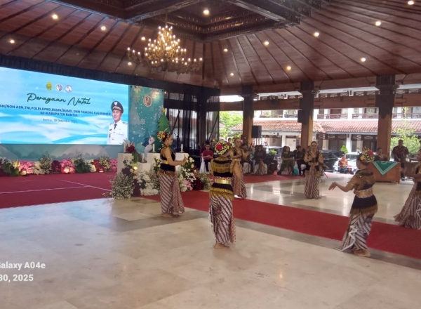 asn,tni-polri, dprd,bumn/bumd bantul adakan natal bersama