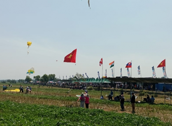 live festival layangan warna warni menghiasi langit bulak banaran kulon progo 2026 