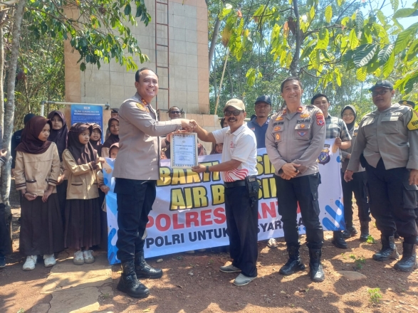  kekeringan, polres bantul salurkan 25 ribu liter air bersih untuk warga dlingo 