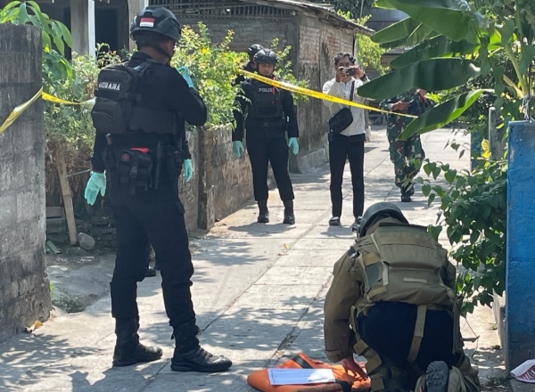 granat jenis manggis ditemukan di imogiri bantul, polisi pasang garis pengaman
