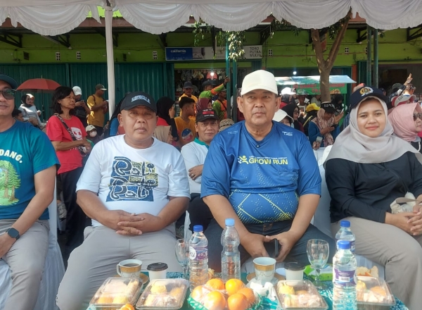 bupati hadiri event jalan sehat senam massal di  pasar wates kulon progo